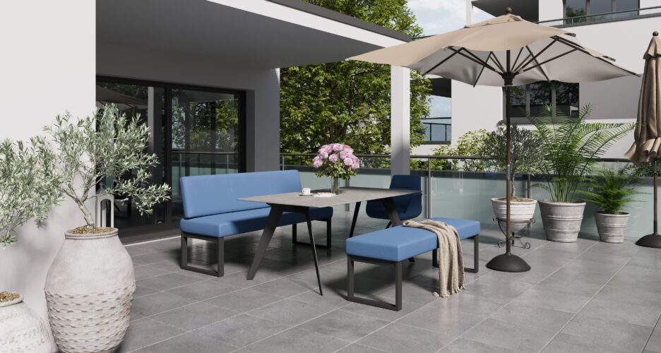 Blaue wetterfeste Bank für den Balkon – Wetterfeste Balkonmöbel