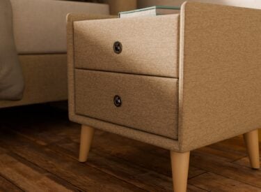 Boxspring-Beige Nachttisch
