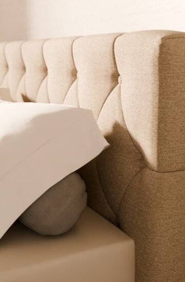 Lattenrostbett mit Stauraum beige