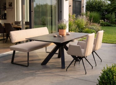 Outdoor_Lounge_Moebel_nach_Mass_konfigurieren_Design_wetterfest