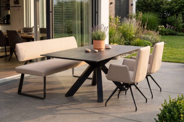 Outdoor_Lounge_Moebel_nach_Mass_konfigurieren_Design_wetterfest